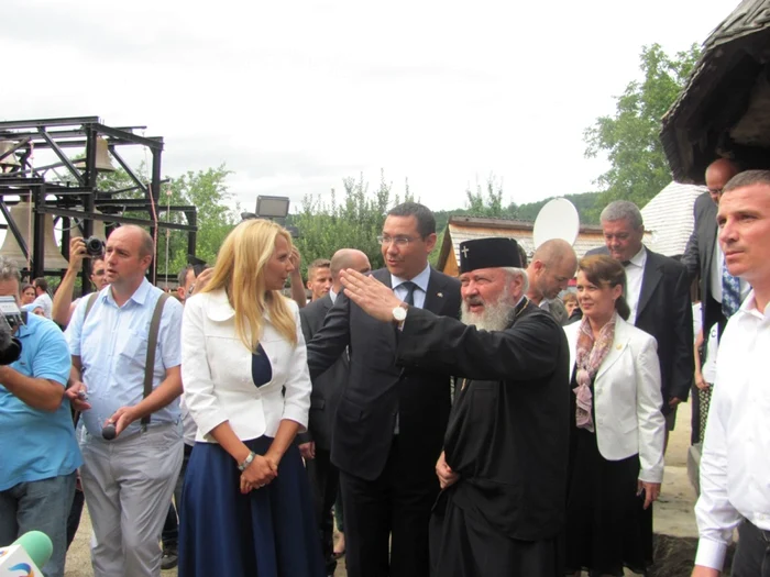 Victor Ponta şi soţia sa, în vizită la Nicula. 15 august 2014  FOTO: Florina Pop