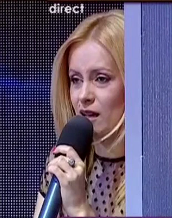 
    Simona a privit momentul inedit de la o distanţă apreciabilă Foto Captură Antena 1  