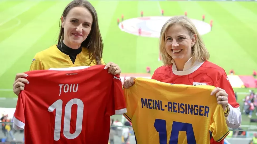 Capul plecat, paloșu-l taie