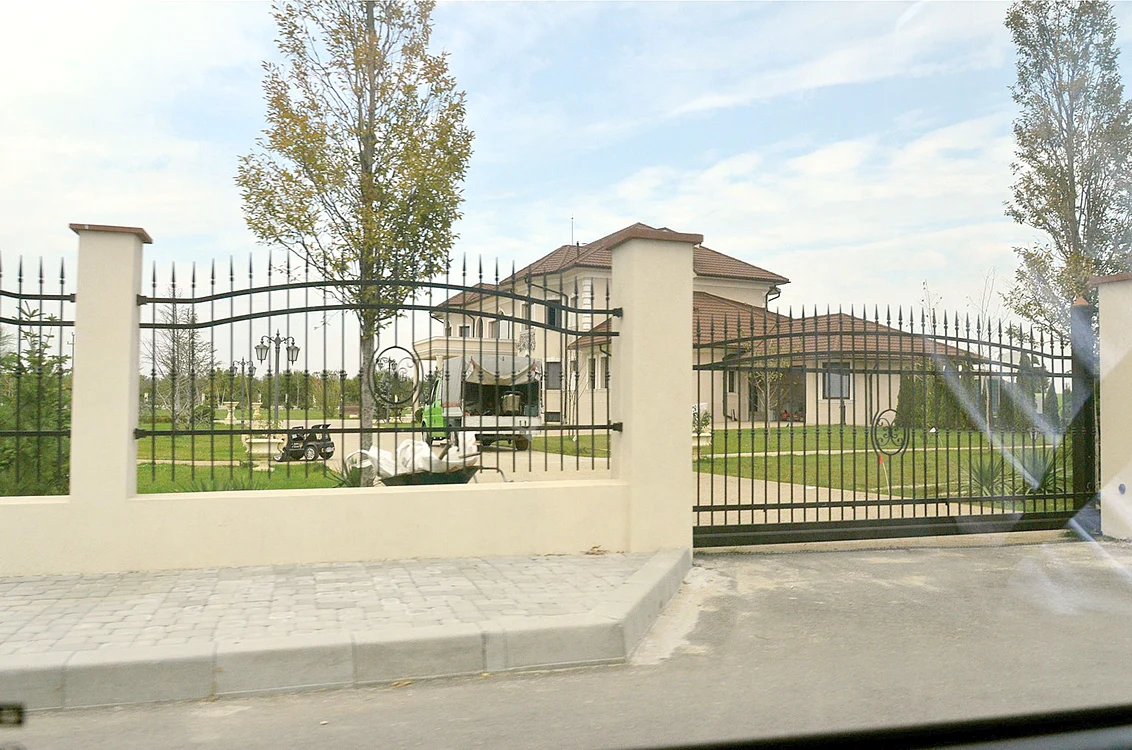 Soţii Ionescu  au o vilă  impresionantă  la Crevedia