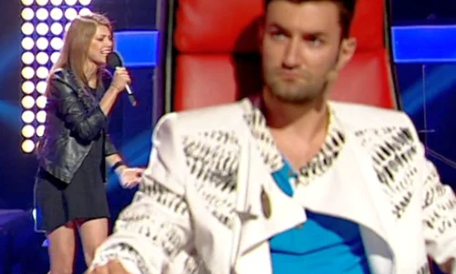 Loredana Ciubotaru (22 de ani) l a cucerit pe Smiley La Vocea României  (captură Voyo ro) jpeg