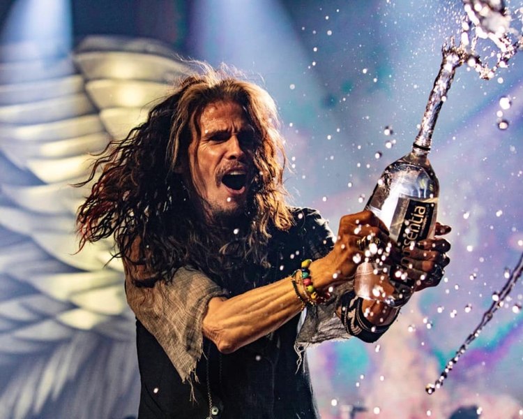 Steven Tyler, acuzat de agresiune sexuală. Solistul trupei Aerosmith nu ar fi la prima faptă