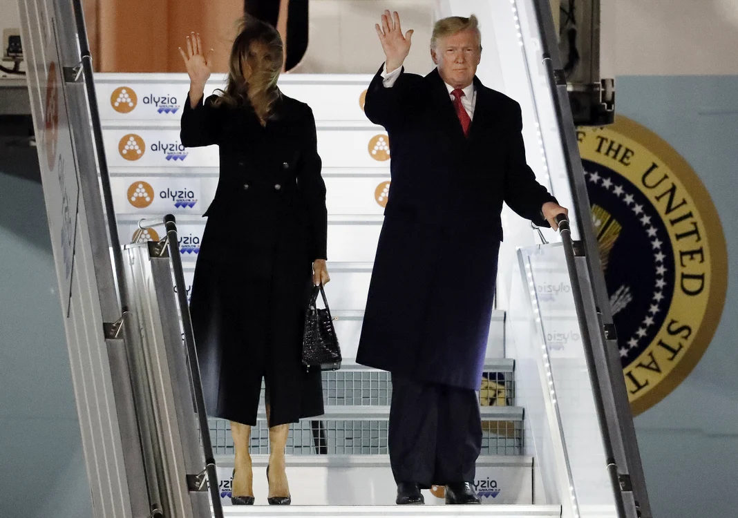 Coafura i-a jucat feste Melaniei Trump, în timp ce Donald Trump abia ce se „răcorise” cu un nou mesaj agresiv pe TwitterGetty Images