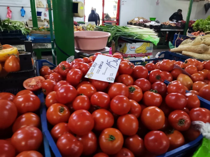 Fermierii din sudul țării produc și iarna tomate cu care ajung în piețe FOTO: Alina Mitran