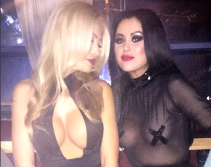 Daniela Crudu (26 de ani) s-a distrat alături de o prietenă