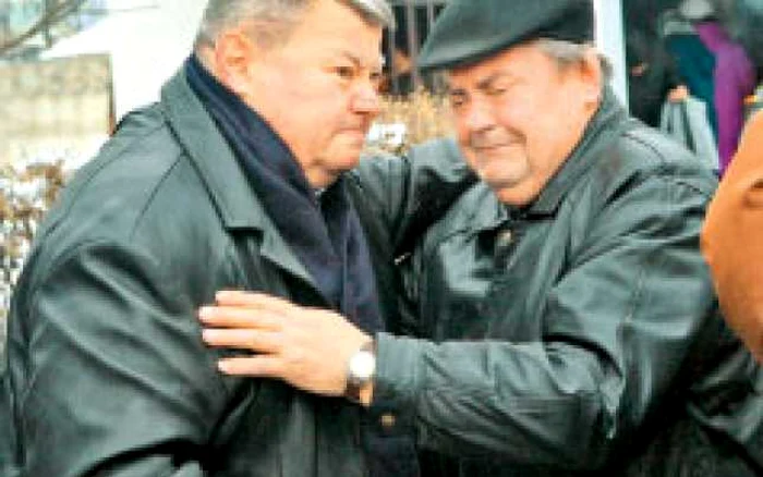 Ion Tecuceanu (dreapta), un părinte îndurerat
