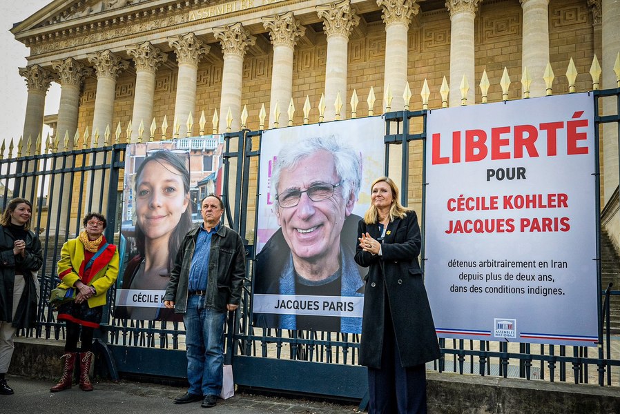 Macron anunță eliberarea a doi profesori francezi reținuți timp de trei ani în Iran: „Ce ușurare! Au ieșit din închisoarea Evin”
