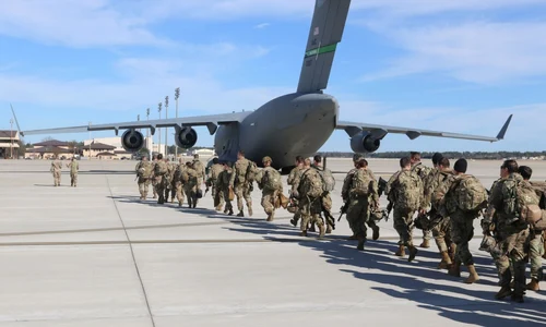 Trupe americane din Divizia 82 aeropurtata trimise in Orientul Mijlociu dupa evenimentele din Irak - i ianuarie 2020 FOTO AFP PHOTO / CAPT. ROBYN J. HAAKE / US ARMY