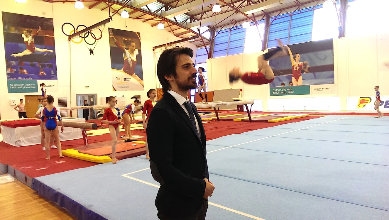 
    Tuncay Öztürk a colaborat şi cu echipa de gimnastică a RomânieiFOTO Facebook  