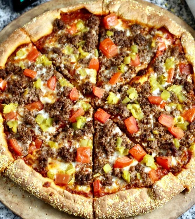 pizza cu carne jpeg