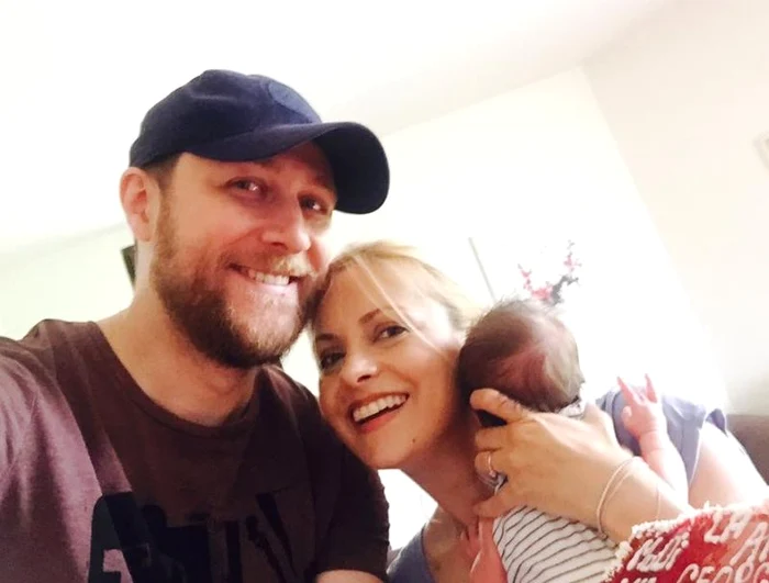 Simona Gherghe este căsătorită cu Răzvan Săndulescu, iar de o lună sunt părinţii micuţei Ana Georgia foto: arhiva personală
