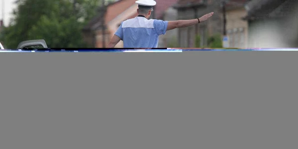 Reşiţa:Trafic blocat spre staţiunea Herculane din cauza unui TIR cu fier vechi care s-a răsturnat