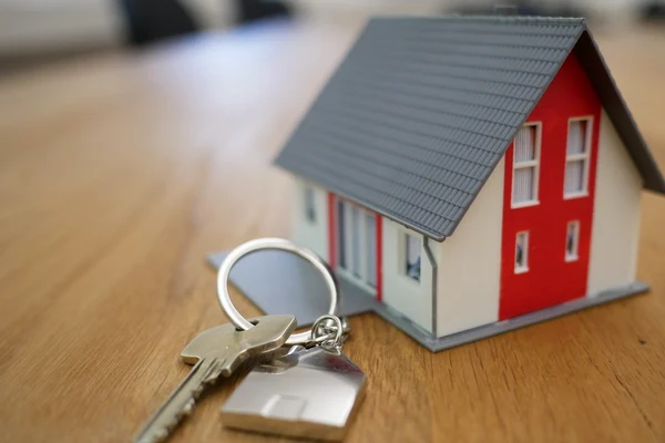 La creditul Noua Casă BCR rata lunară timp de 30 de ani ar fi în jur de 800 lei