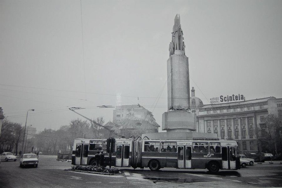 Transport made in România comunistă: o duminică circulau mașinile cu soț, cealaltă autoturismele fără soț  
