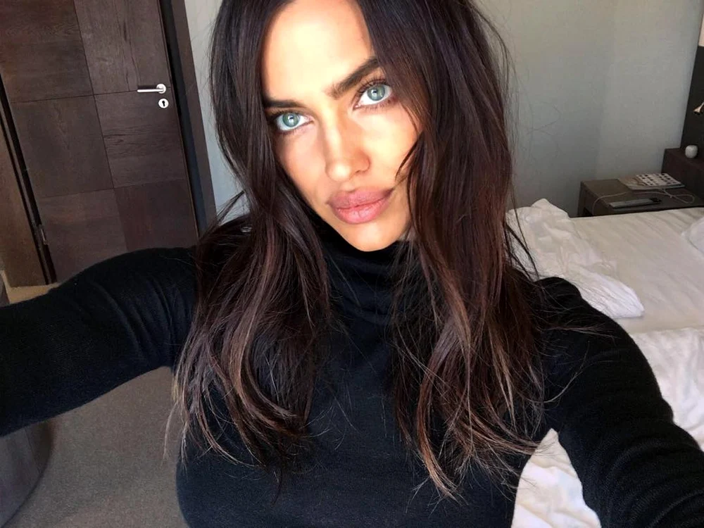 
    Irina Shayk (30 de ani) s-a relaxat după ce a defilat la Săptămâna Modei de la Milanofoto: Arhiva Personală  