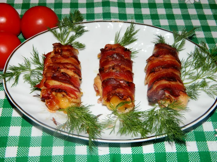 
    Rulouri din piept de pui  