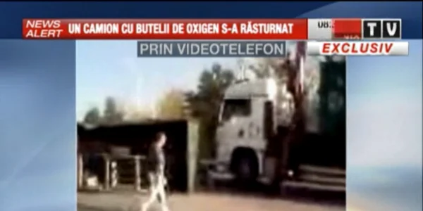 Echipele de intervenţie au ajuns la locul accidentului, viaţa oamenilor nu este în pericol (captură imagine RTV)