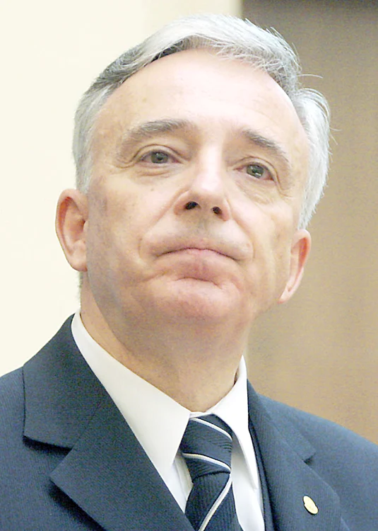 
    Mugur Isărescu este guvernatorul BNR din septembrie 1990  