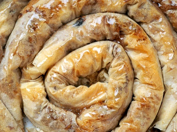 Învârtită cu nucă FOTO culinar.ro