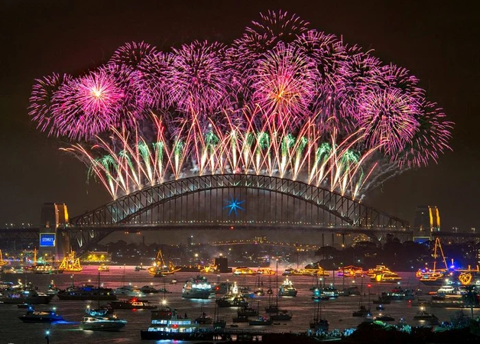 
    Anul 2015 a început cu superbe focuri de artificii, cu speranțe și bucurii  