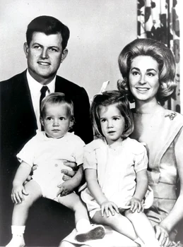 Joan Kennedy și Ted Kennedy. FOTO: Profimedia