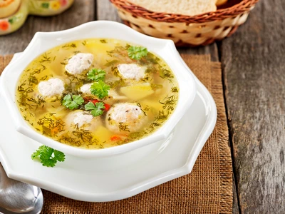 Ciorba de perisoare  Sursa foto shutterstock 616137923 jpg