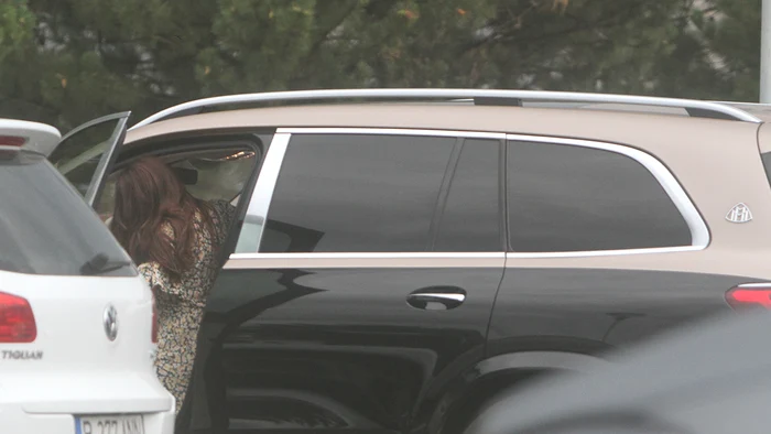 Cristina conduce un Maybach, ca și soțul ei. Foto: blitz