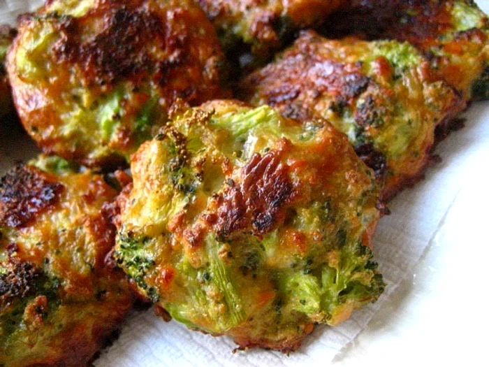 chiftelute cu branza si broccoli jpeg