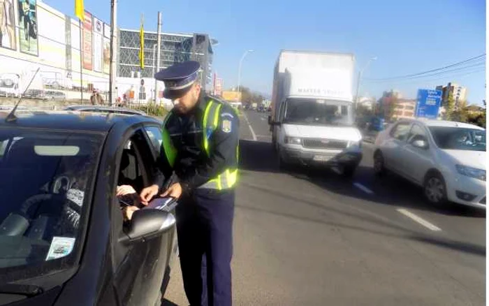 Şoferii pot contesta în instanţă amenzile primite de la poliţişti FOTO Adevărul