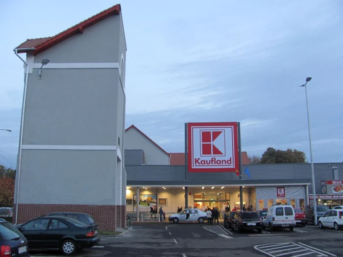 Kaufland a majorat salariul minim pe companie de la 1 ianuarie 2016