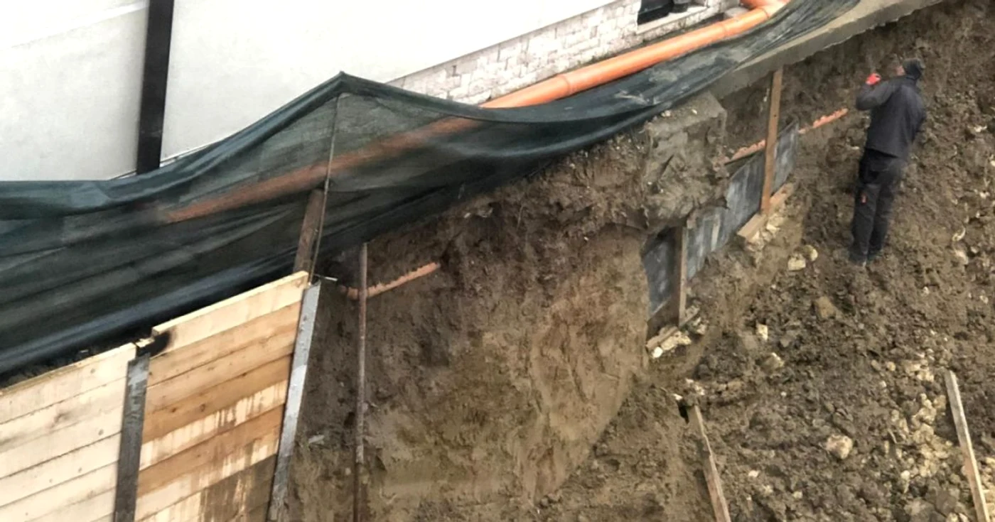 Bloc in pericol de prăbusire in Constanta FOTO Verde Urban