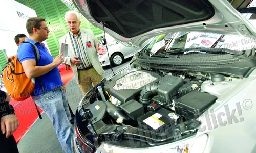 Maşina coreenilor este prezentată  la Salonul Auto de la Romaero  care este deschis până la 9 octom  brie  Un bilet costă 20 lei (Fotografii: Dorin Constanda) jpeg