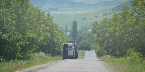 Drumul de la Stănişeşti a intrat în reparaţii capitale FOTO Mircea Merticariu