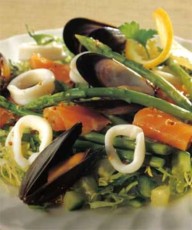 
    Salata cu fructe de mare  