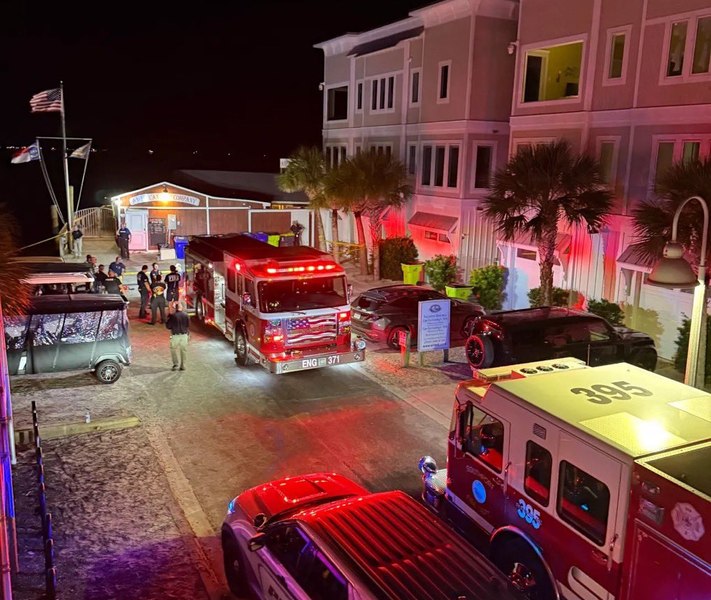 Atac armat asupra unui bar în SUA, de la bordul unui vapor. Trei persoane au murit și alte opt sunt rănite