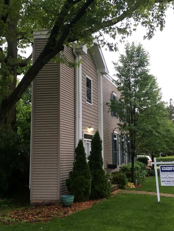 Casa Plăcintă are un zid de un metru