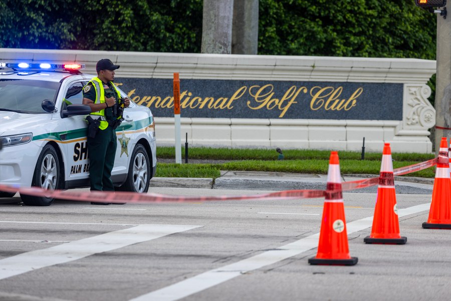 Partenerul de golf al lui Trump relatează despre momentul în care a început să se tragă în preajma lor