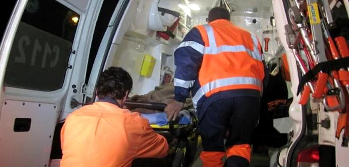 
    Răniţii au fost duşi la spital  