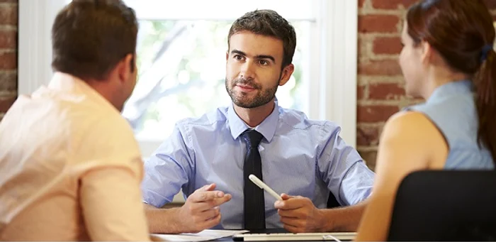 
    Negocierea cu banca pare singura soluție când ratele vor începe să crească   