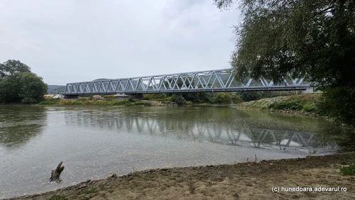 Podurile feroviare peste Mureș, la Brănișca, hunedoara Foto Daniel Guță ADEVĂRUL (15) jpg