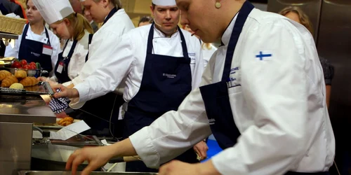 14 bucătari vor participa la pregătirea mămăligii