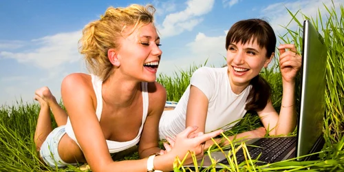 Studenţii şi elevii vor avea Internet şi în şcoli, promite primăria