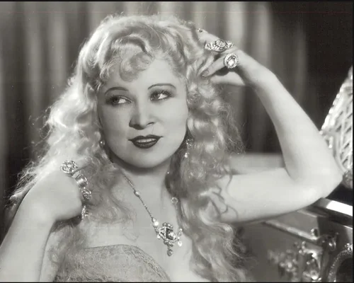 mae west foto britannica jpg