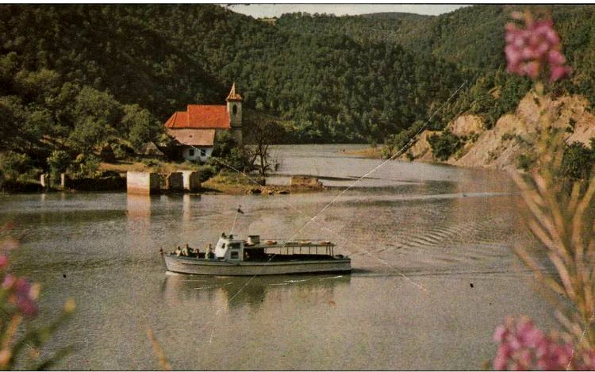 Lacul Cinciș. Plimbare cu vaporașul. Ilustrată. Sursa: delcampe. net
