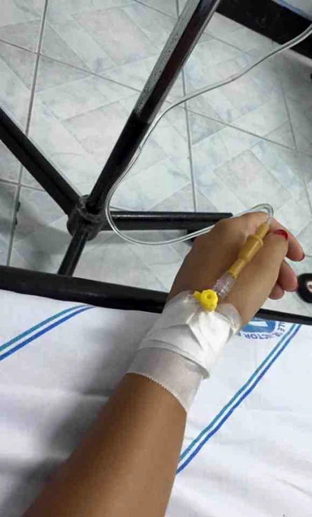 Fanii vedetei sunt îngrijorați pentru ea, dar bruneta îi ține la ochi