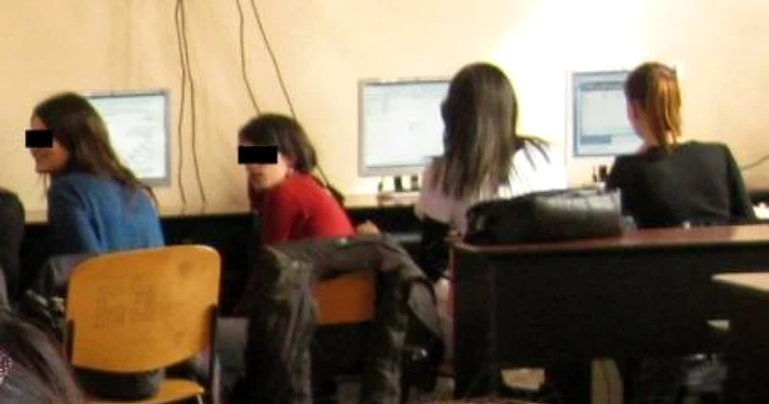 Copiii de gimnaziu sunt cei mai expuşi pericolelor Internetului (Arhiva) 