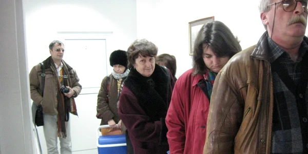 Medicii au stat la coadă toata dimineata