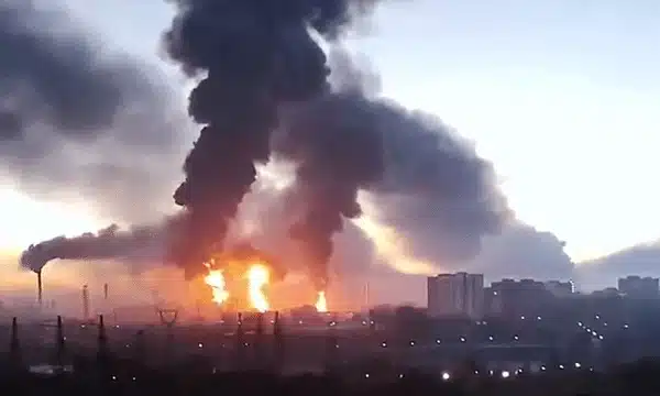 GIF Rusia rafinarie lovita de drone