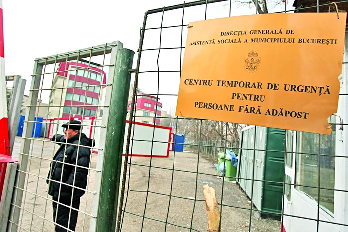 Oamenii străzii vor dormi în zece barăci instalate în parcarea spitalului