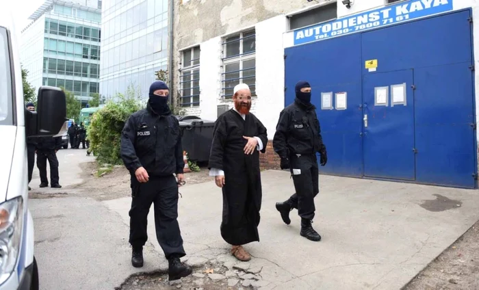 Poliţiştii berlinezi au reţinut mai multe persoane suspectate că racolau combatanţi pentru Statul Islamic